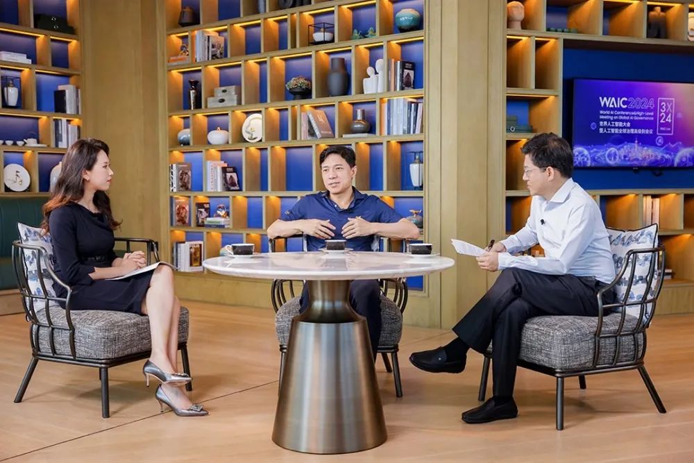 对话李彦宏：智能体正在爆发，大模型对B端影响将超越互联网