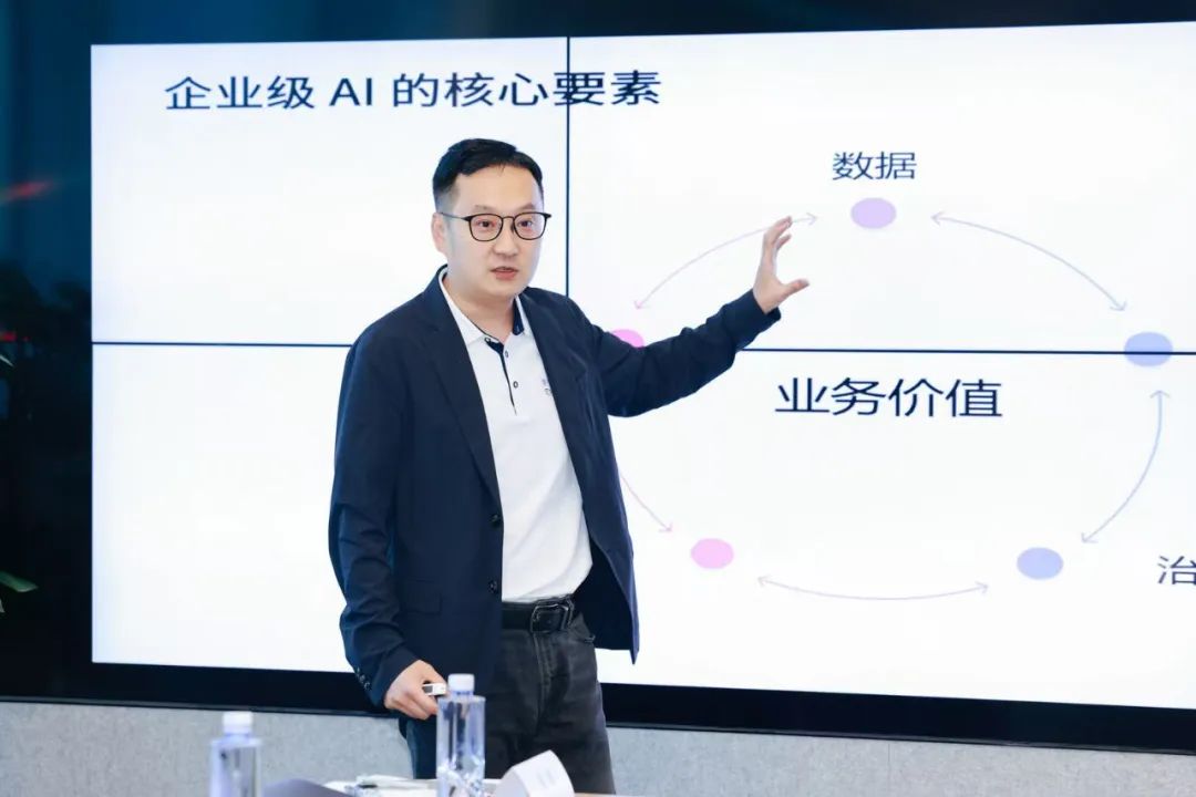 “AI实验时代结束”:IBM重构企业级AI的未来蓝图