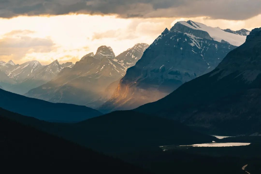 LLM + Prometheus 构建智能观测中枢：迈向智能化平台工程的演进路径